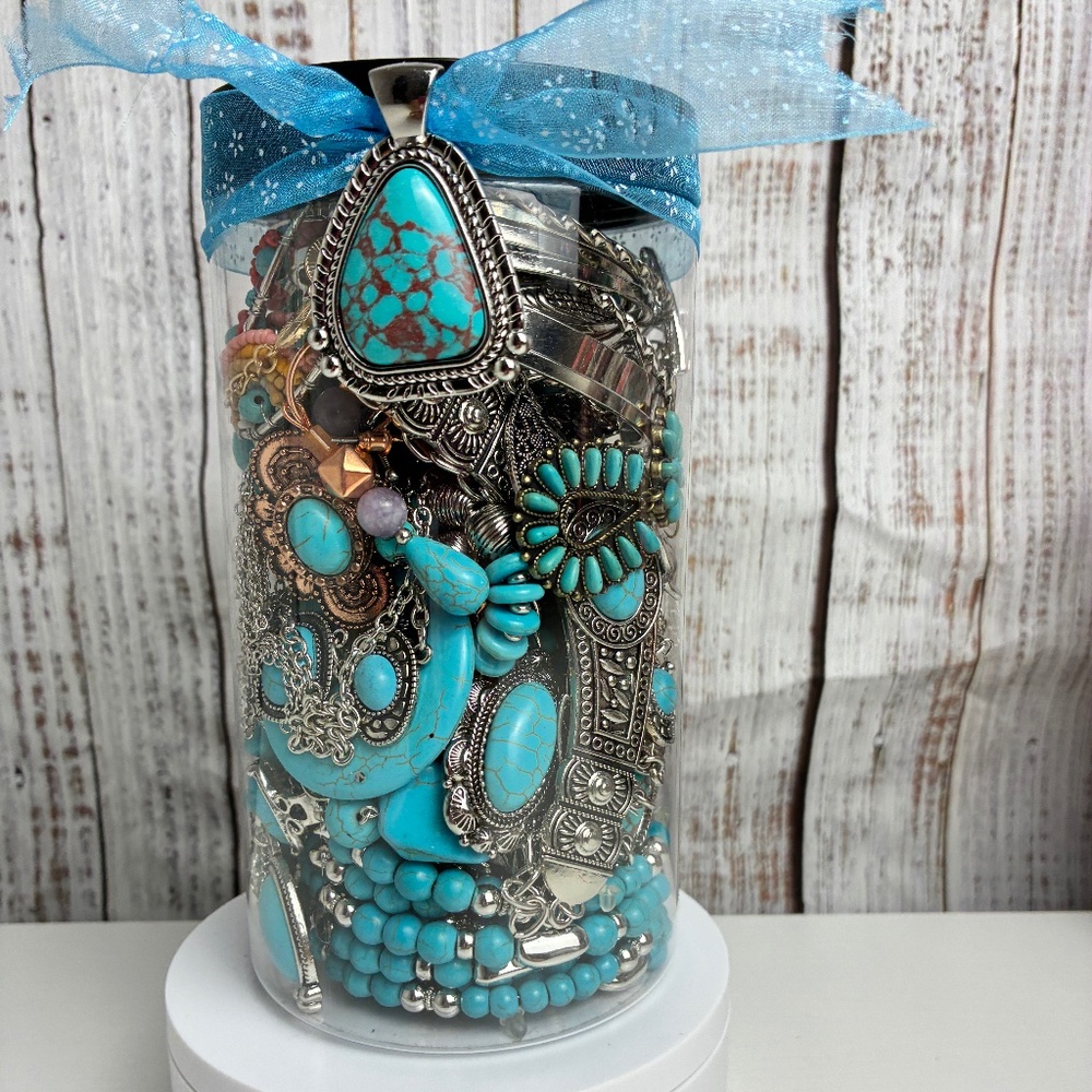 Mystery Treasure  32 oz Jar - Lot 0269